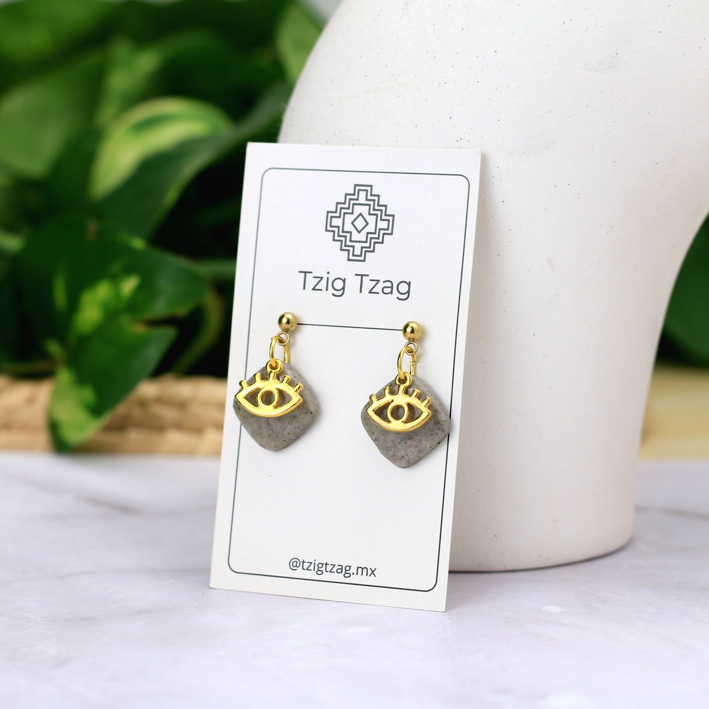 Aretes Isis