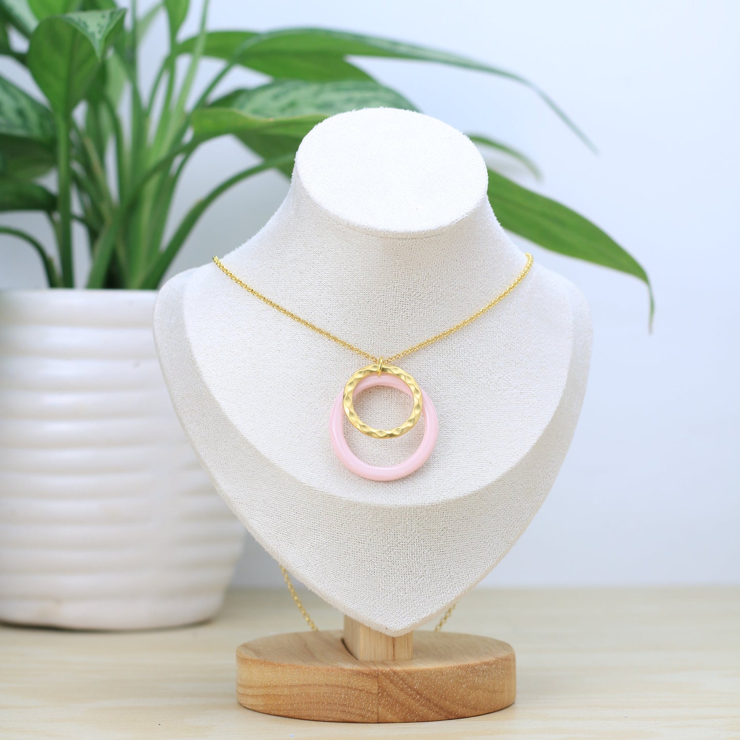Collar Eclipse - Tzig Tzag Joyería - Color Rosa Claro