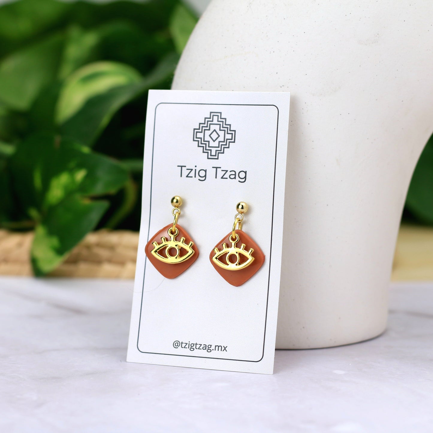 Aretes Isis