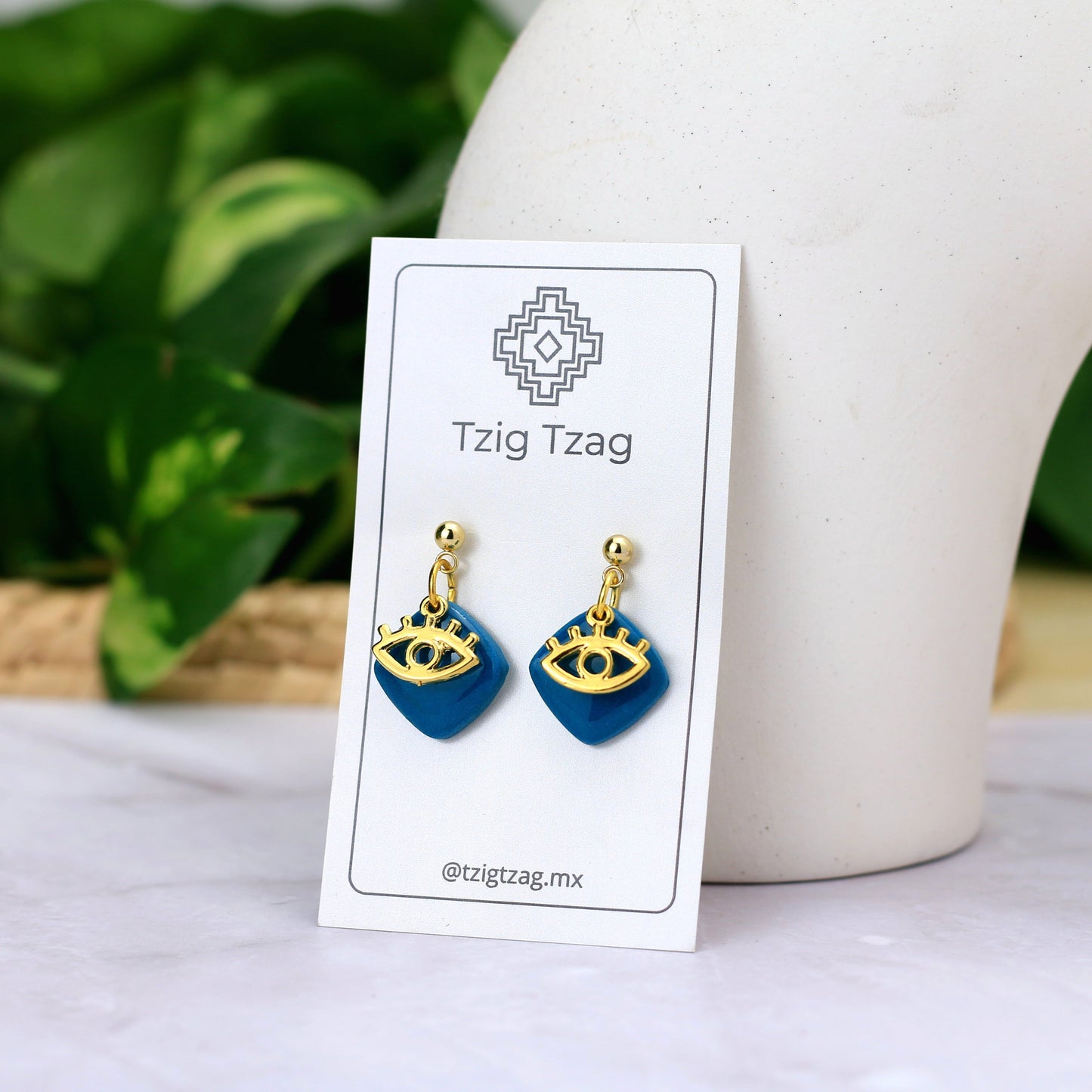 Aretes Isis