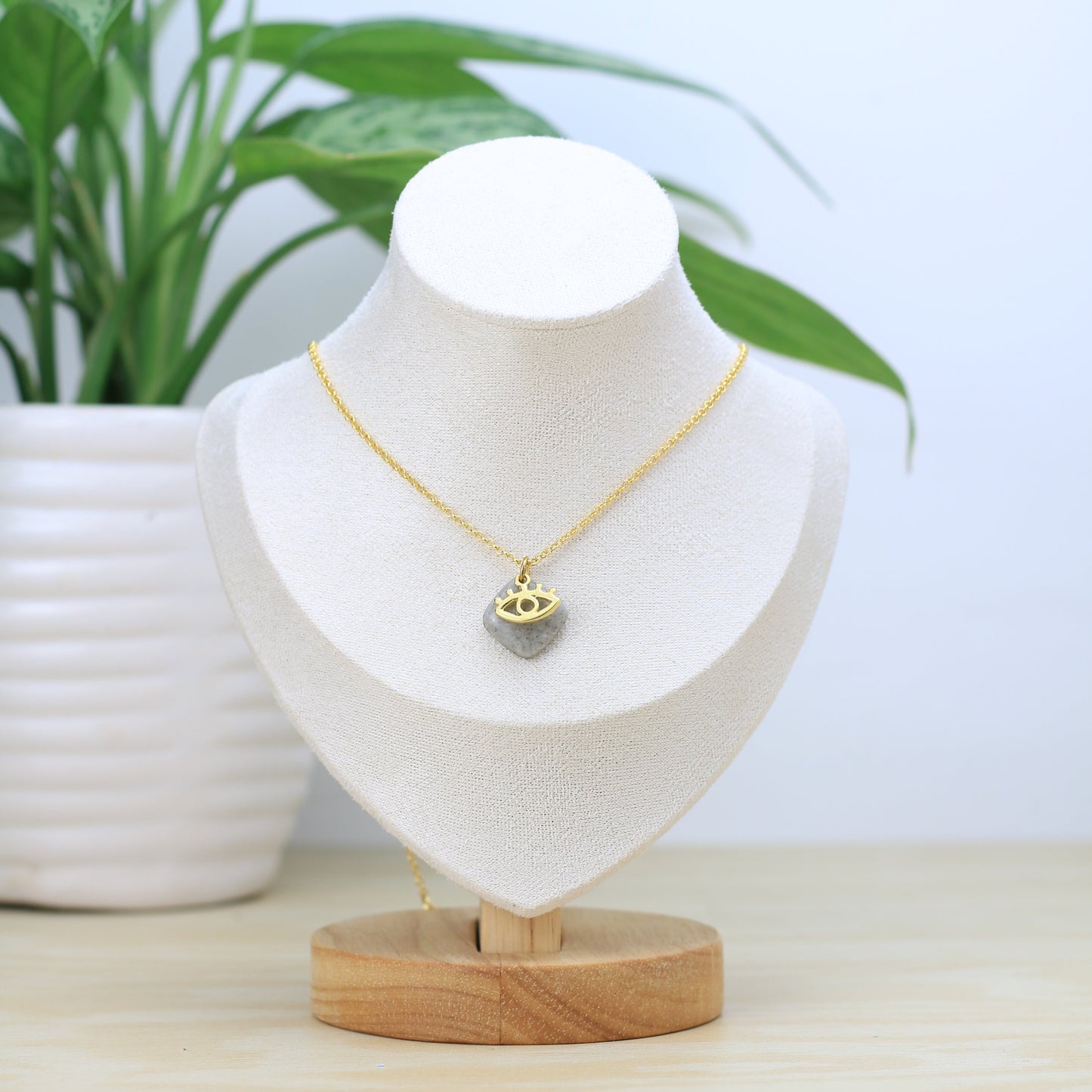 Collar Isis