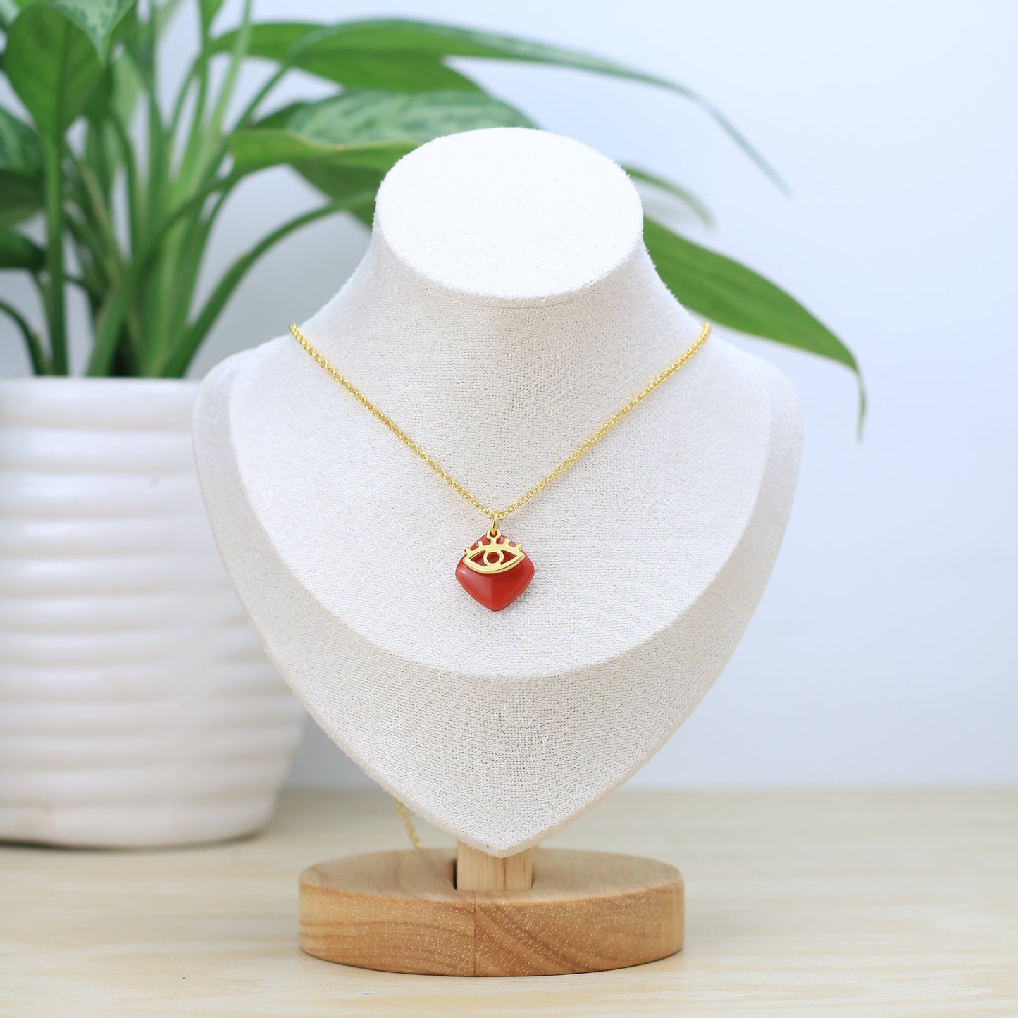Collar Isis