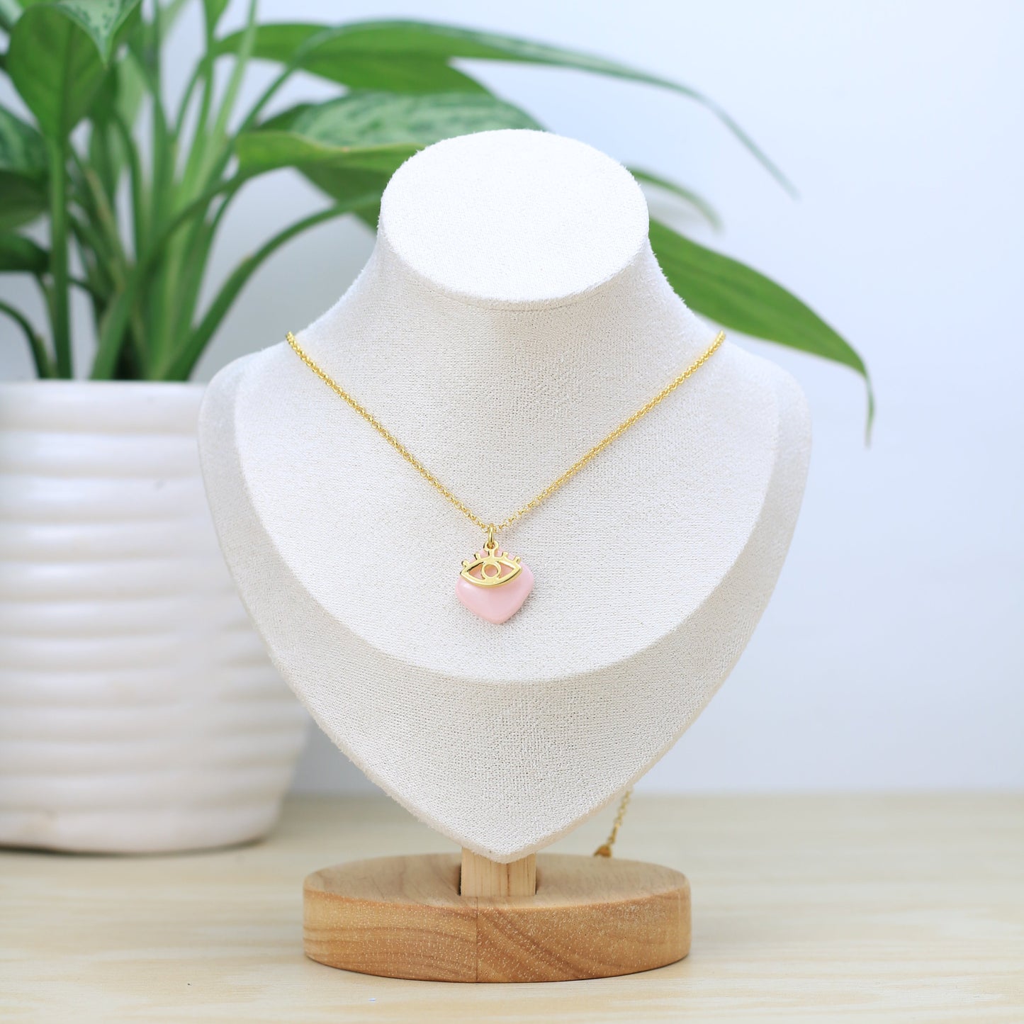 Collar Isis