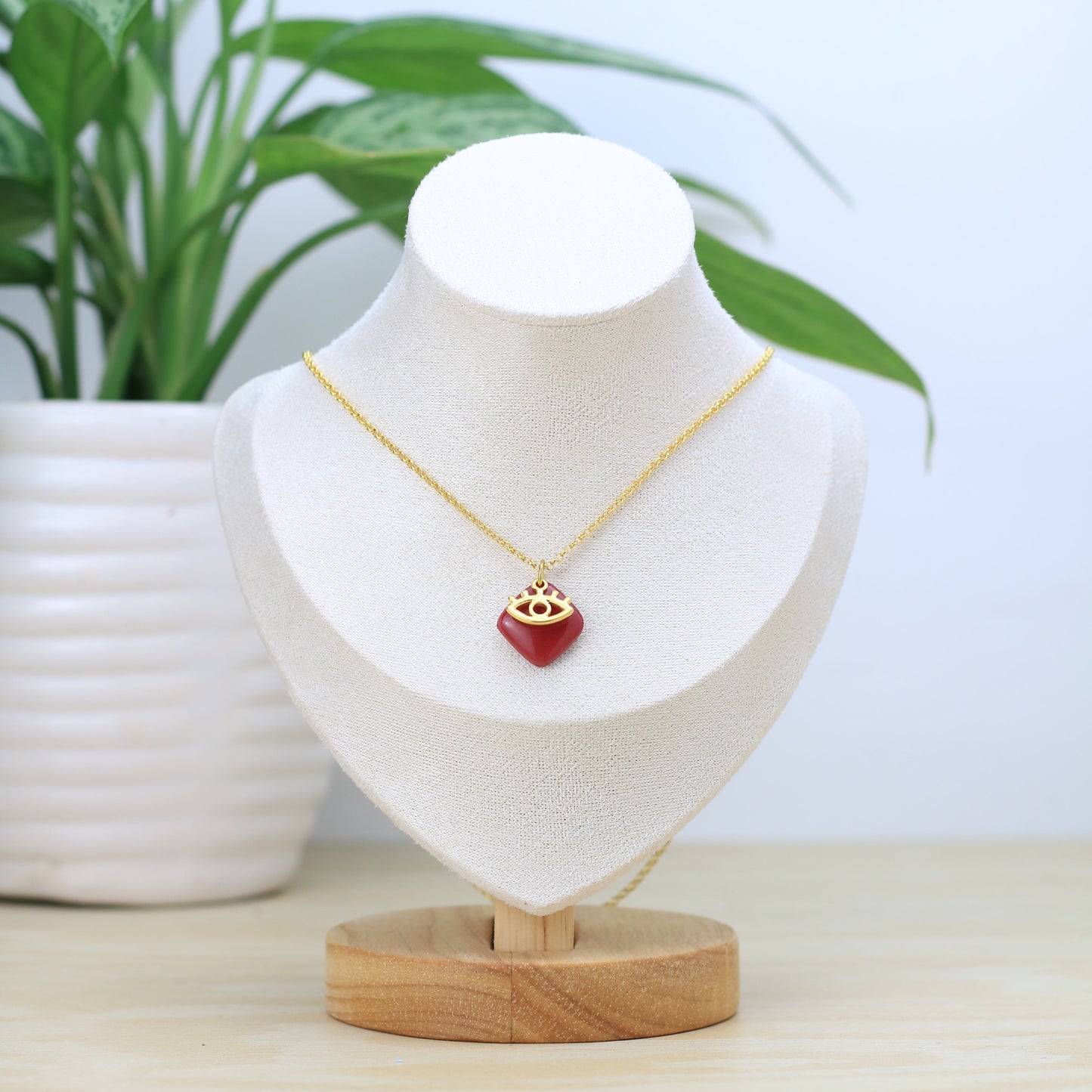 Collar Isis