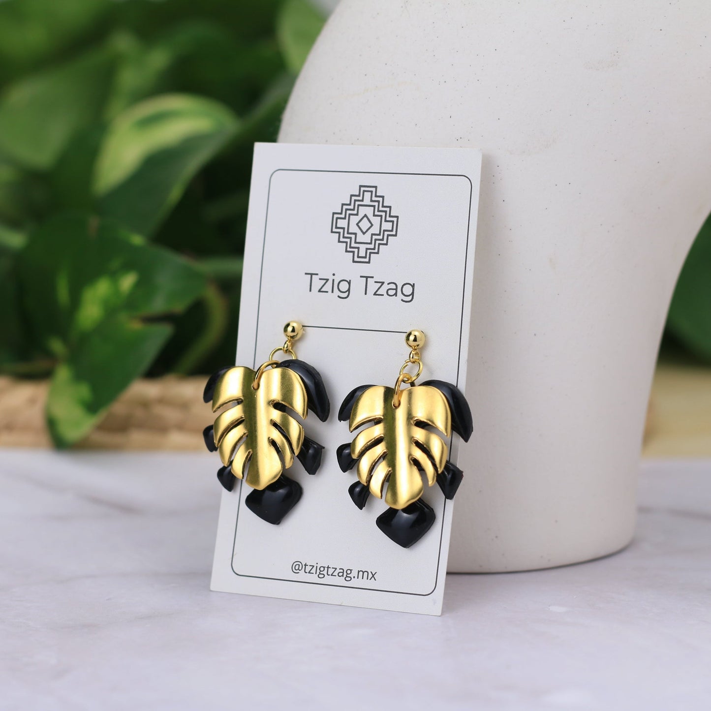 Aretes Artemisa - Tzig Tzag Joyería -Color Negro
