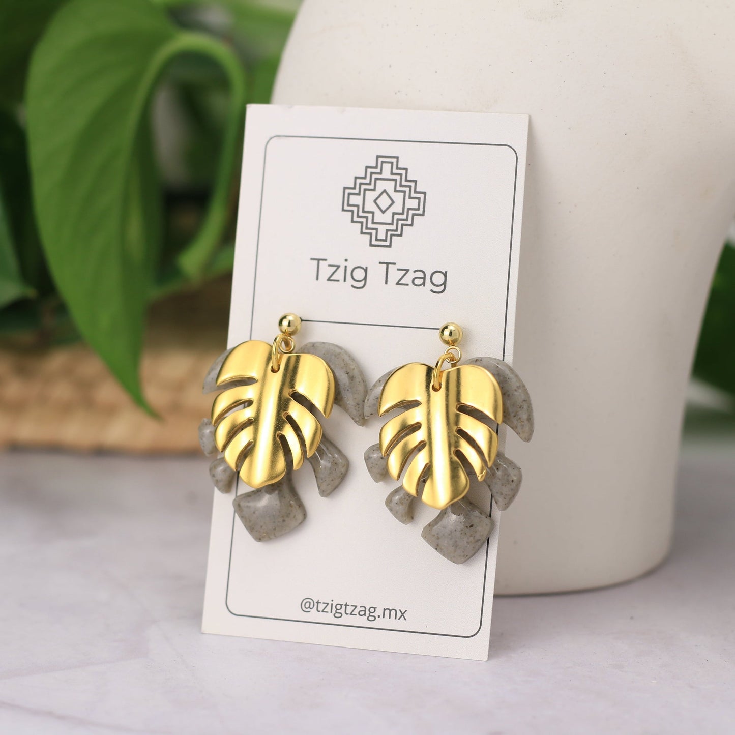 Aretes Artemisa - Tzig Tzag Joyería -Color Gris Granito