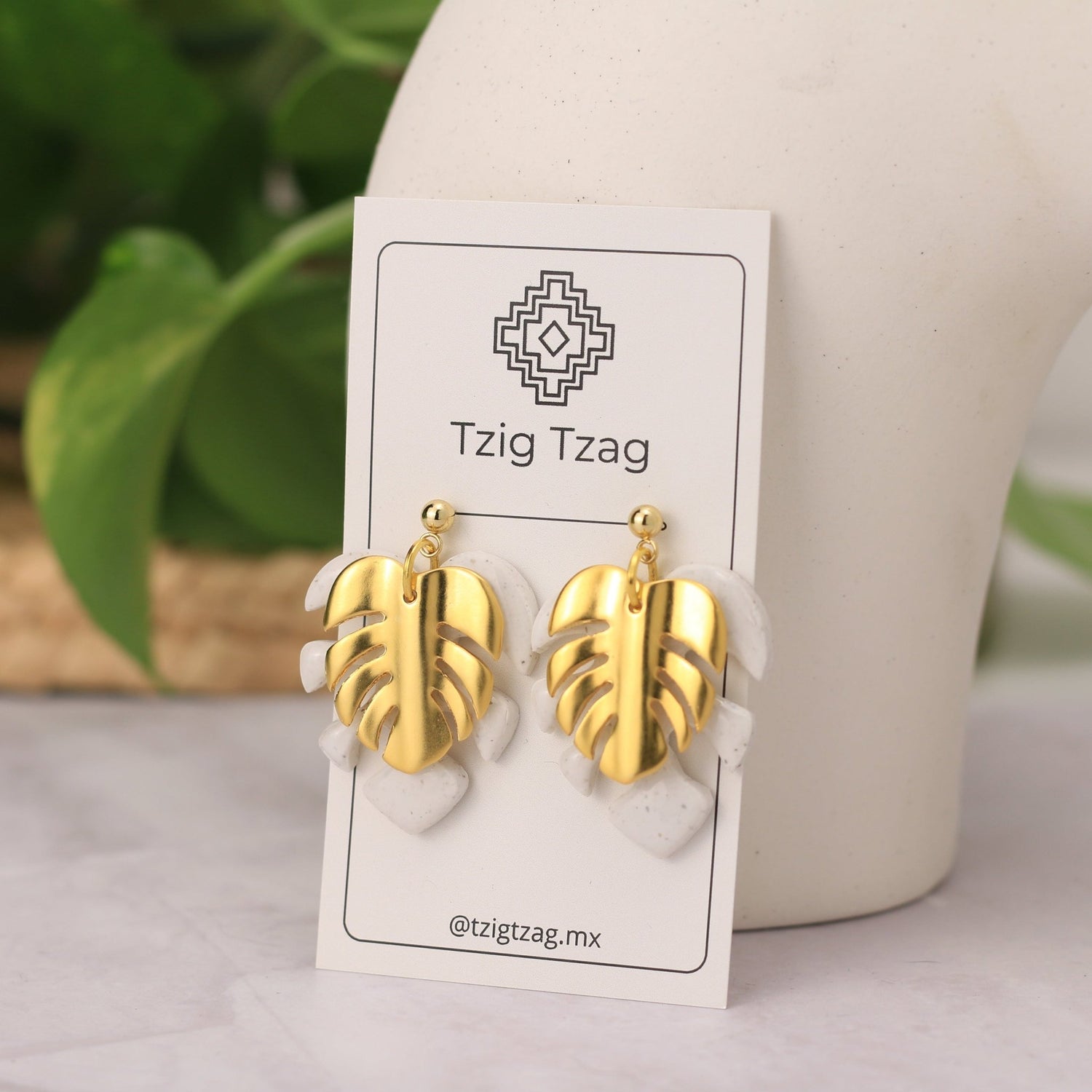 Aretes Artemisa - Tzig Tzag Joyería -Color Blanco Granito