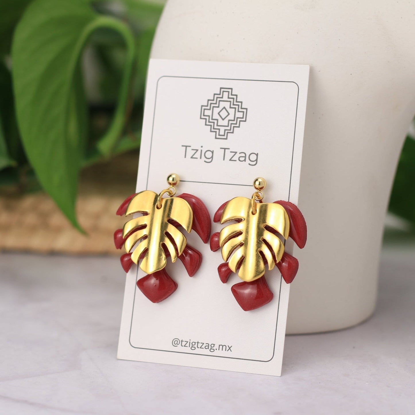 Aretes Artemisa - Tzig Tzag Joyería -Color Rojo Rosado