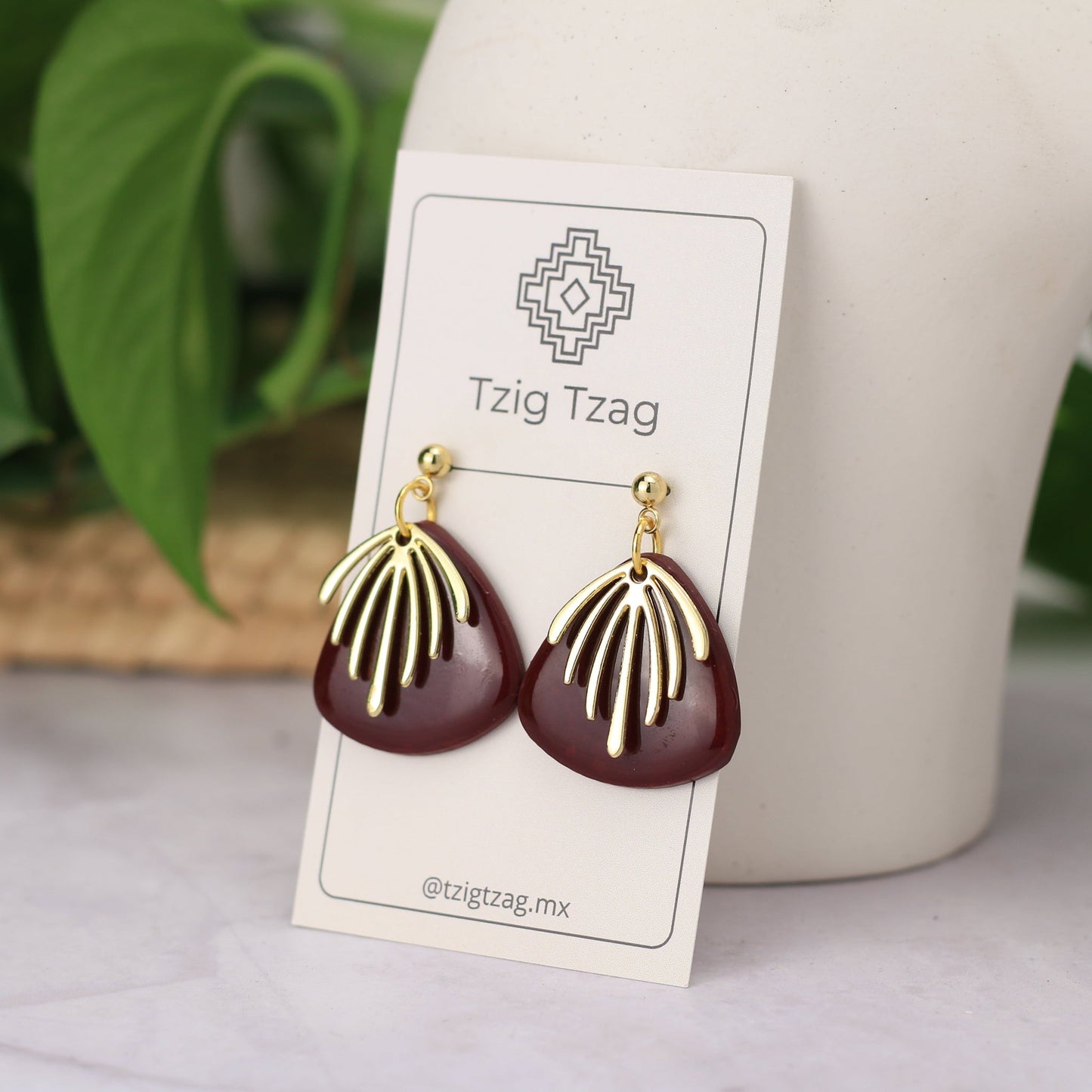 Aretes Chaac - Tzig Tzag Joyería - color Vino