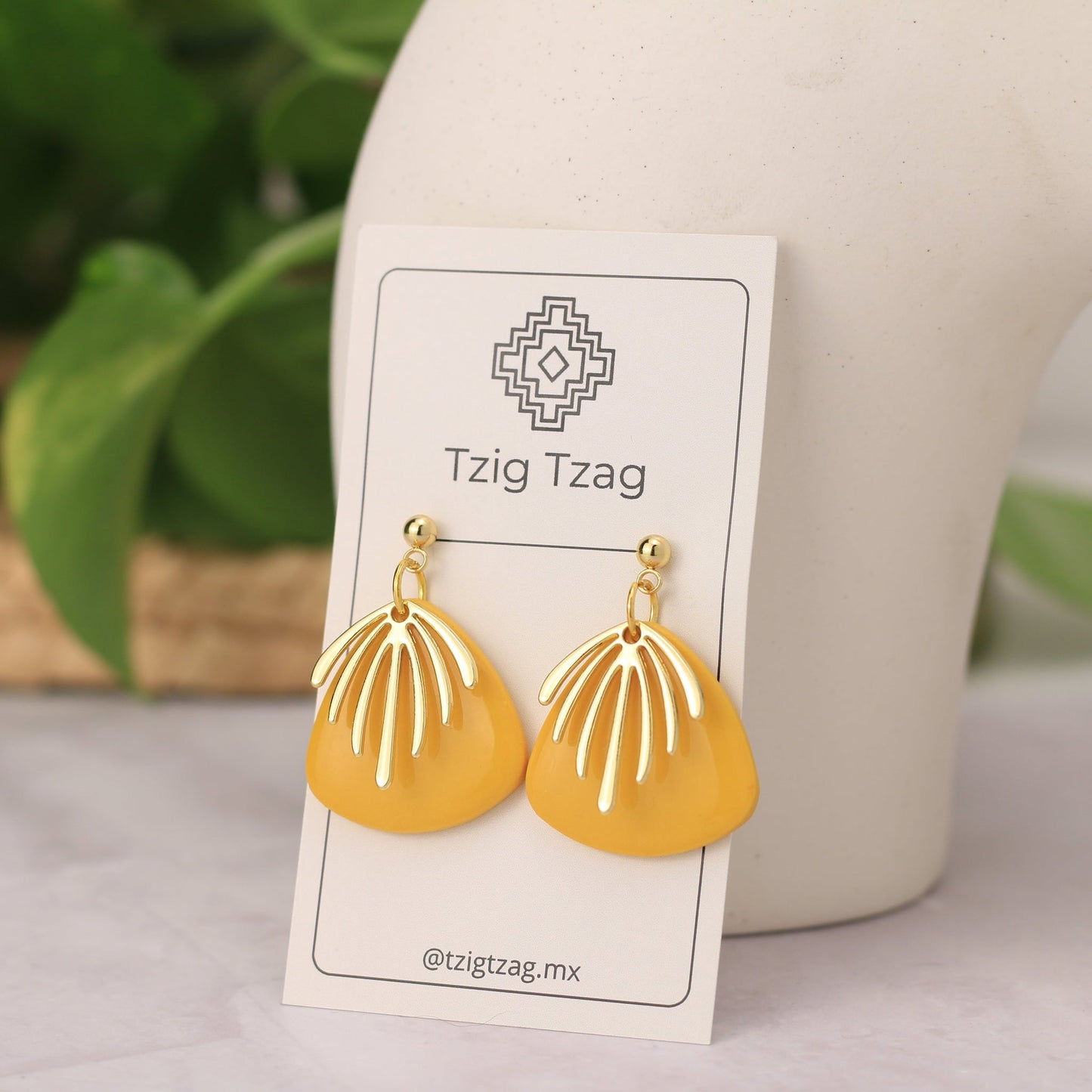 Aretes Chaac - Tzig Tzag Joyería - color Mostaza
