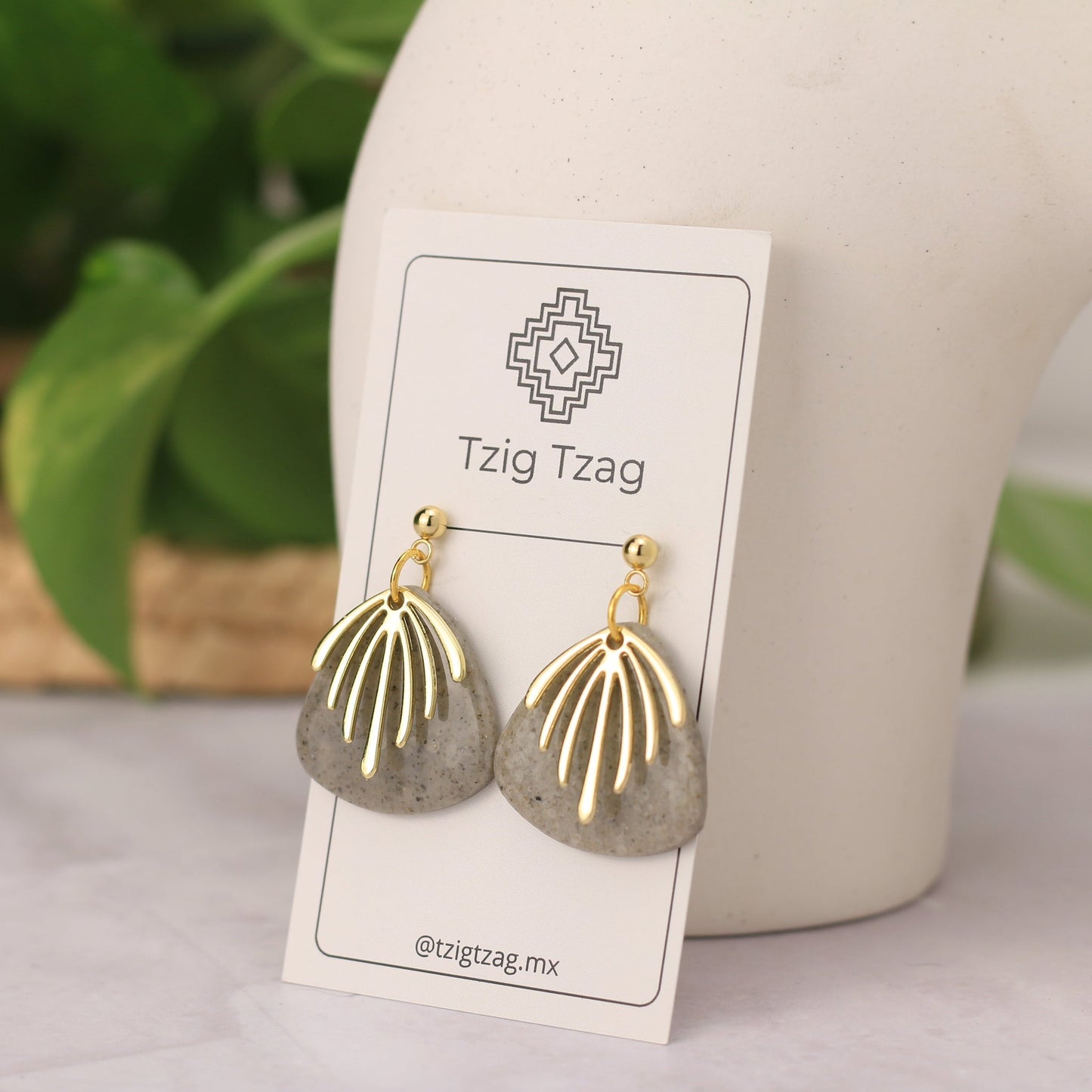 Aretes Chaac - Tzig Tzag Joyería - color Gris Granito