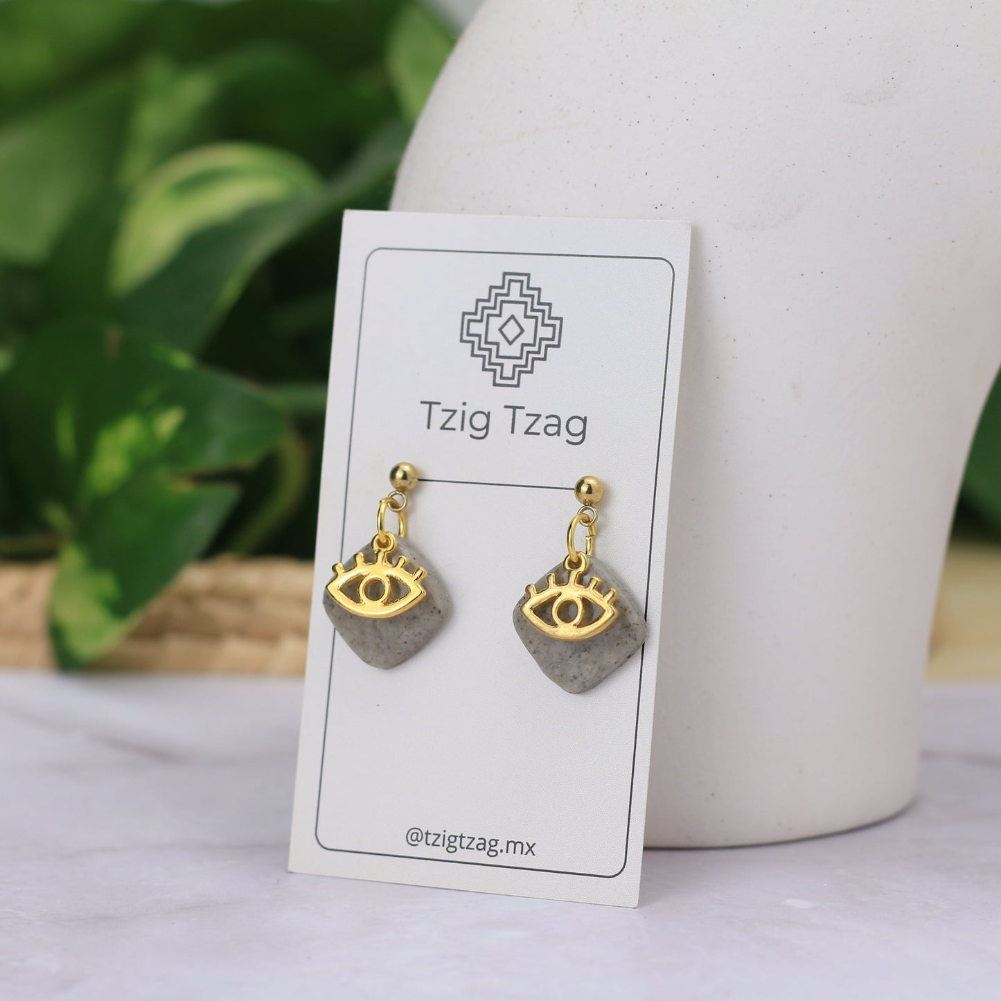 Aretes Isis - Tzig Tzag Joyería -Color Gris Granito