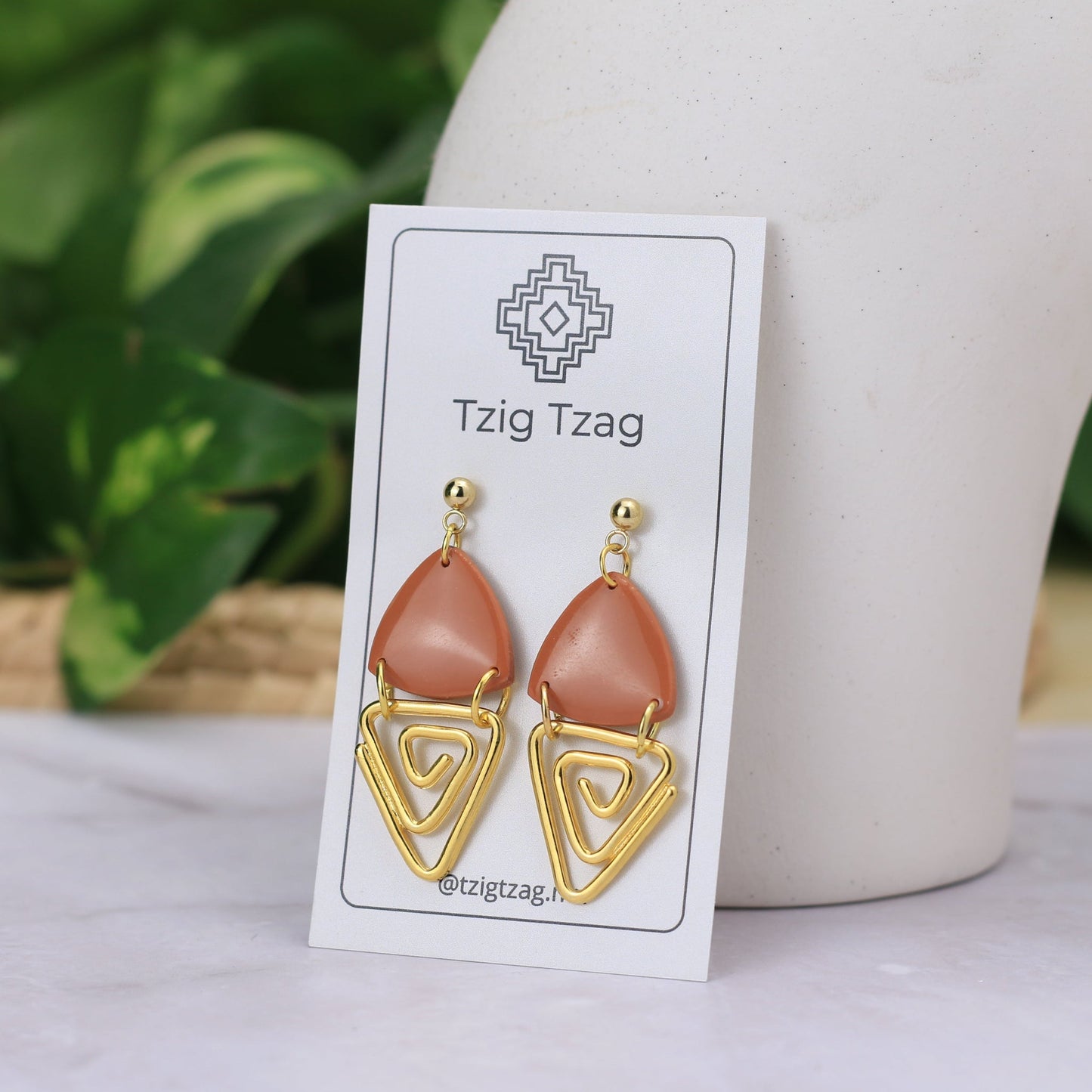 Aretes Jano Dorados - Tzig Tzag Joyería -Color Terracota