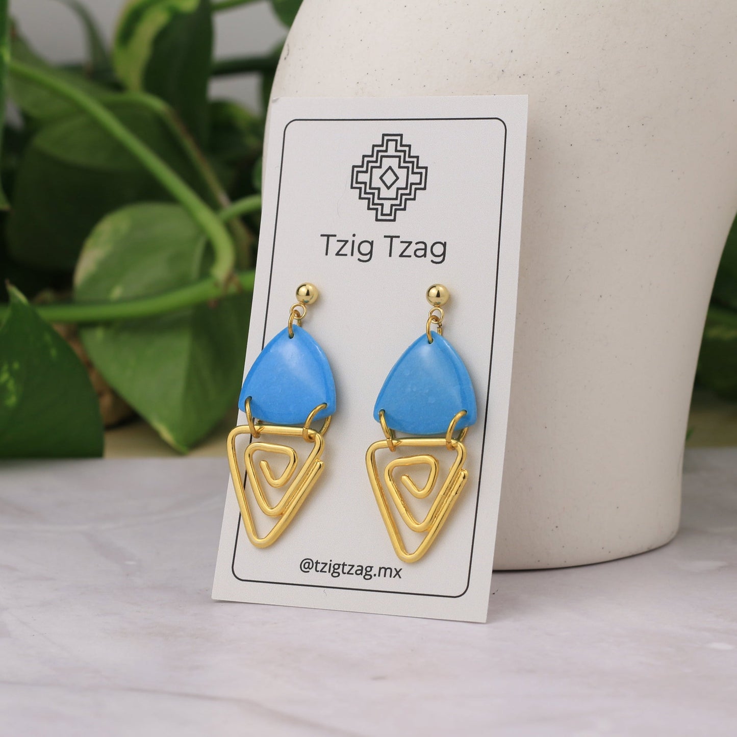 Aretes Jano Dorados - Tzig Tzag Joyería -Color Azul Claro