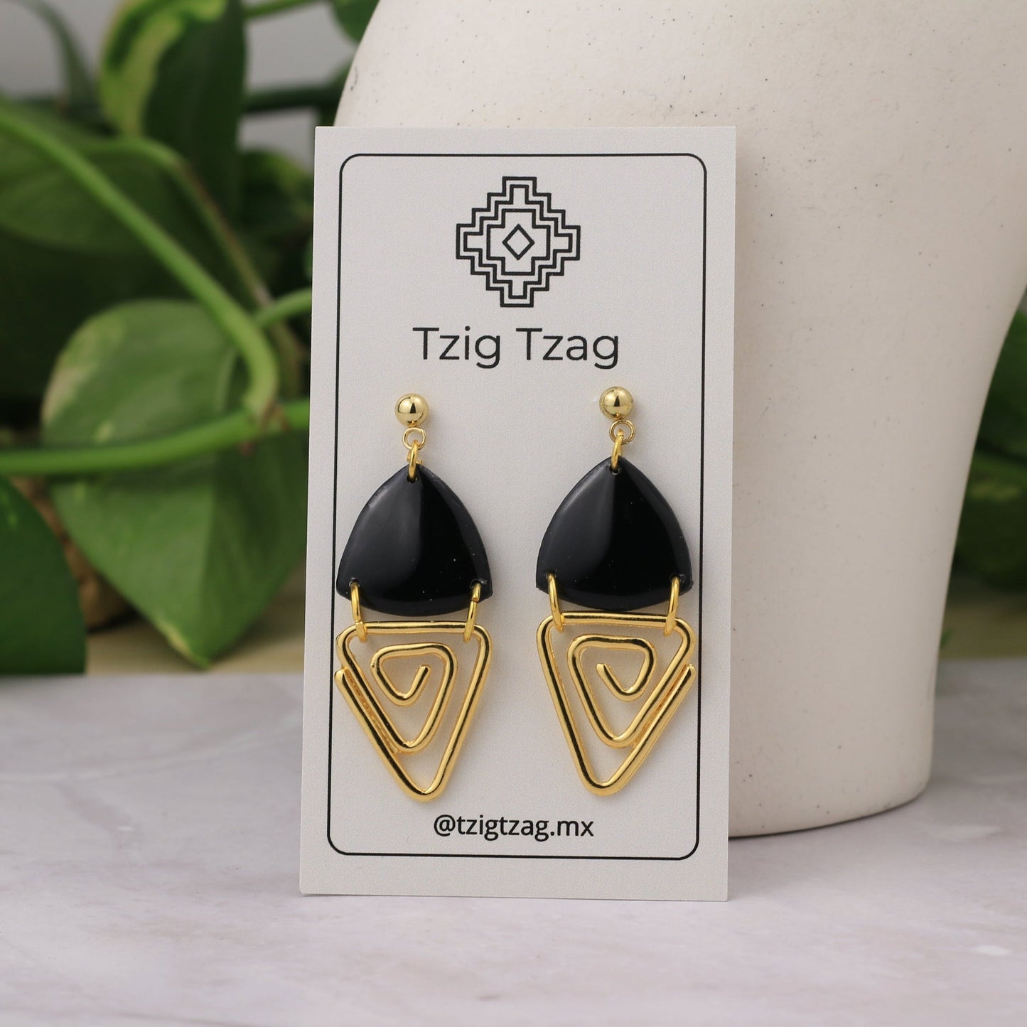 Aretes Jano Dorados - Tzig Tzag Joyería -Color Negro