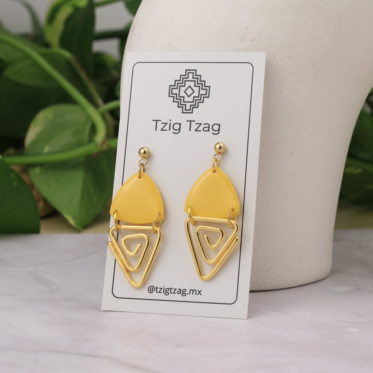 Aretes Jano Dorados - Tzig Tzag Joyería -Color Mostaza