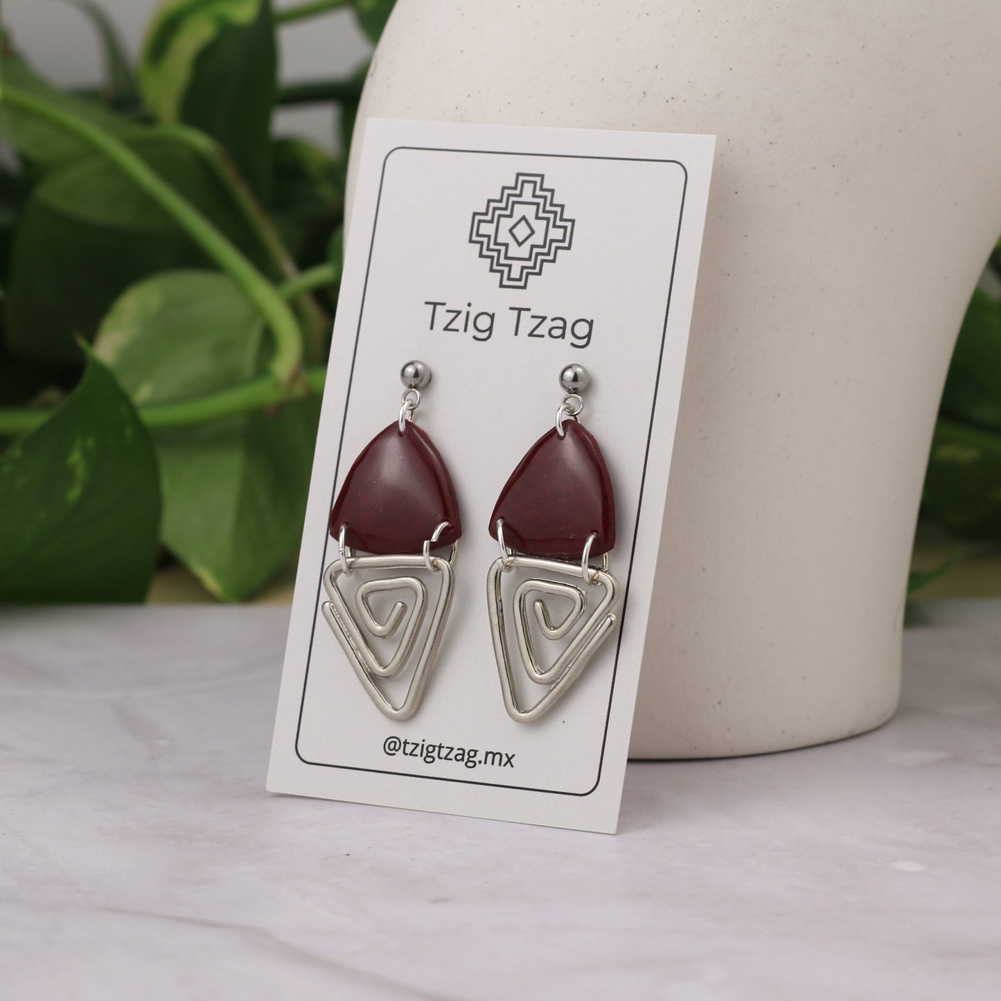 Aretes Jano Plateados - Tzig Tzag Joyería - Color Vino