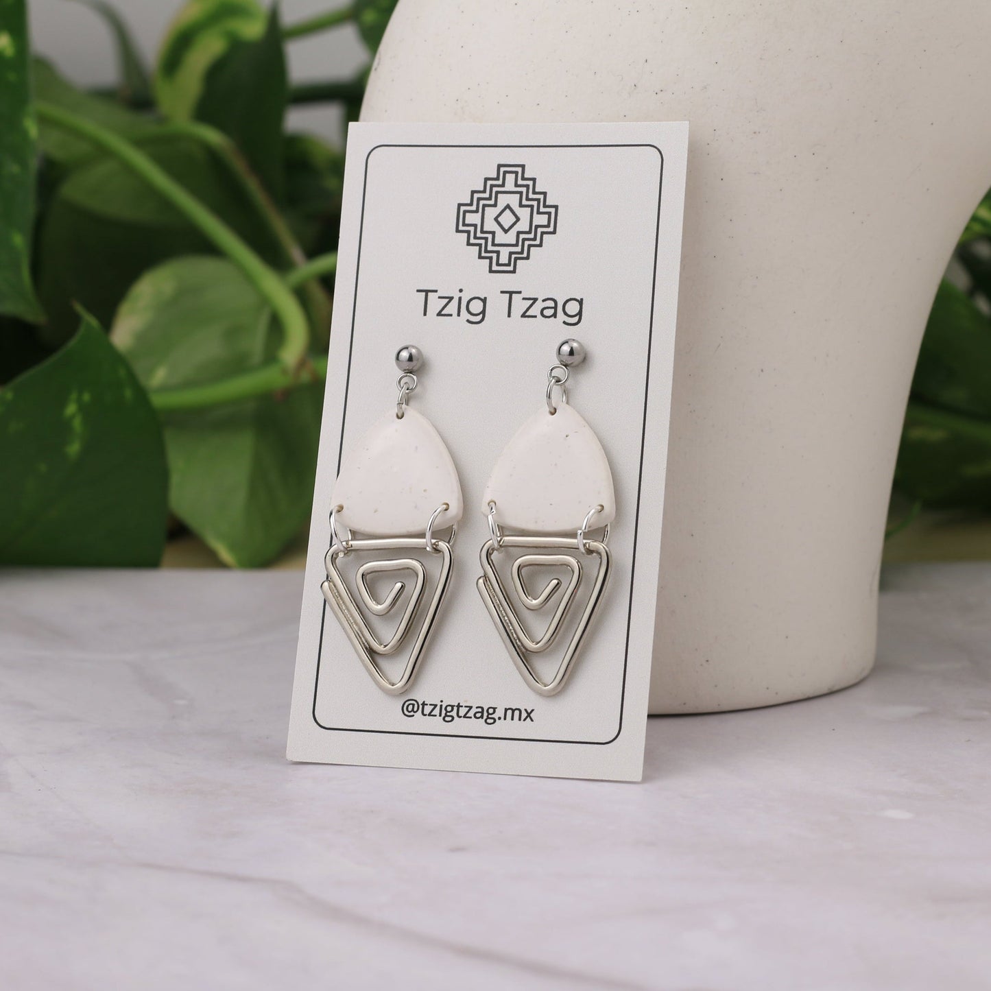 Aretes Jano Plateados - Tzig Tzag Joyería - Color Blanco Granito