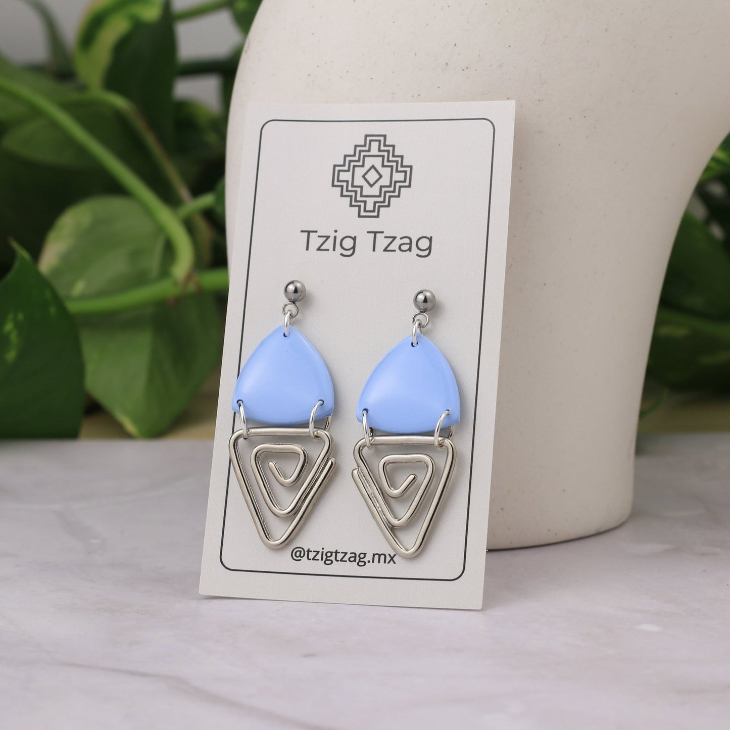 Aretes Jano Plateados - Tzig Tzag Joyería - Color Azul Cielo