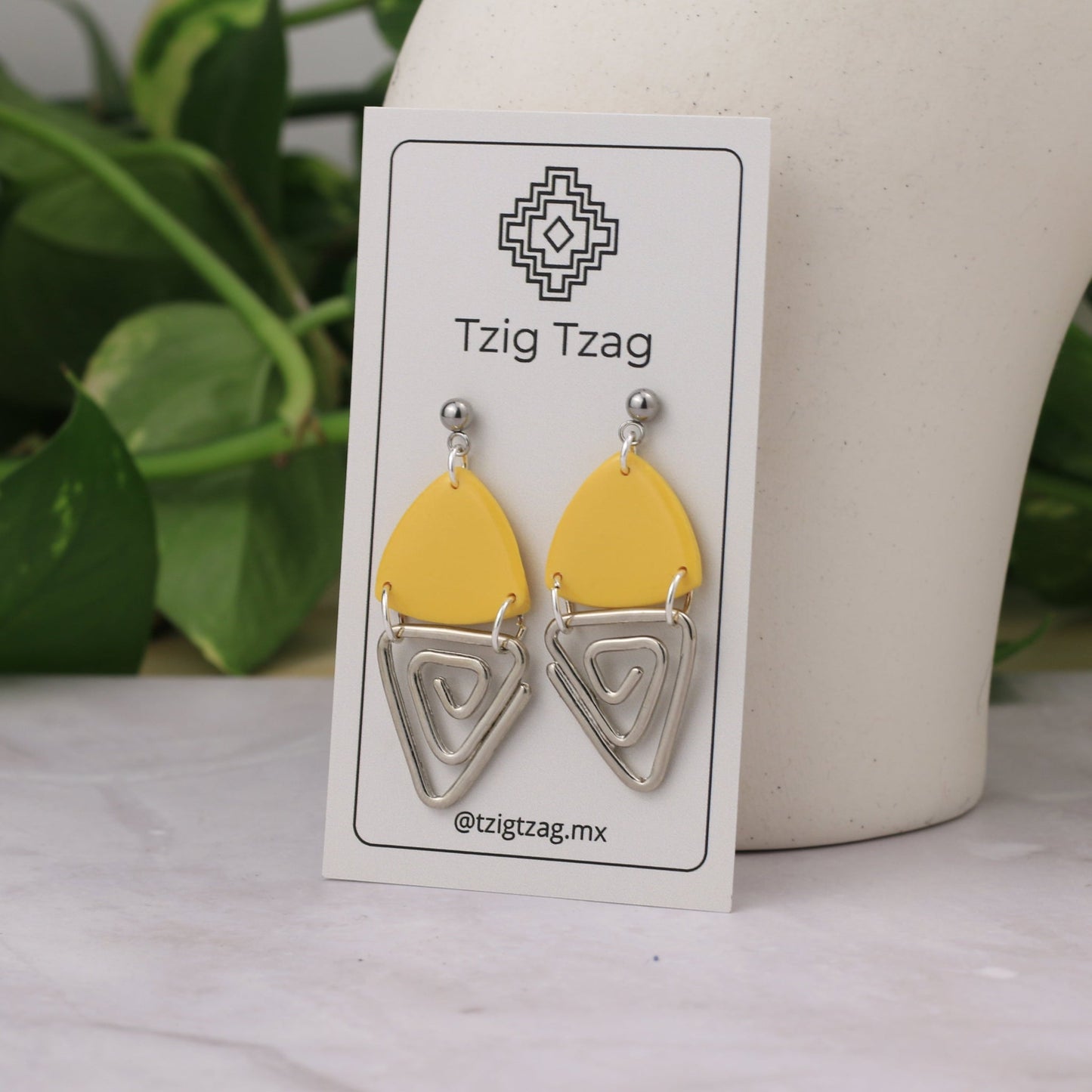 Aretes Jano Plateados - Tzig Tzag Joyería - Color Mostaza