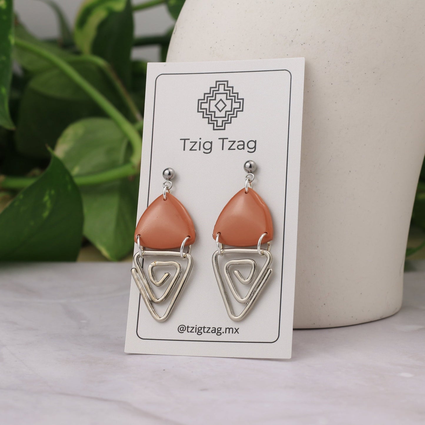 Aretes Jano Plateados - Tzig Tzag Joyería - Color Terracota