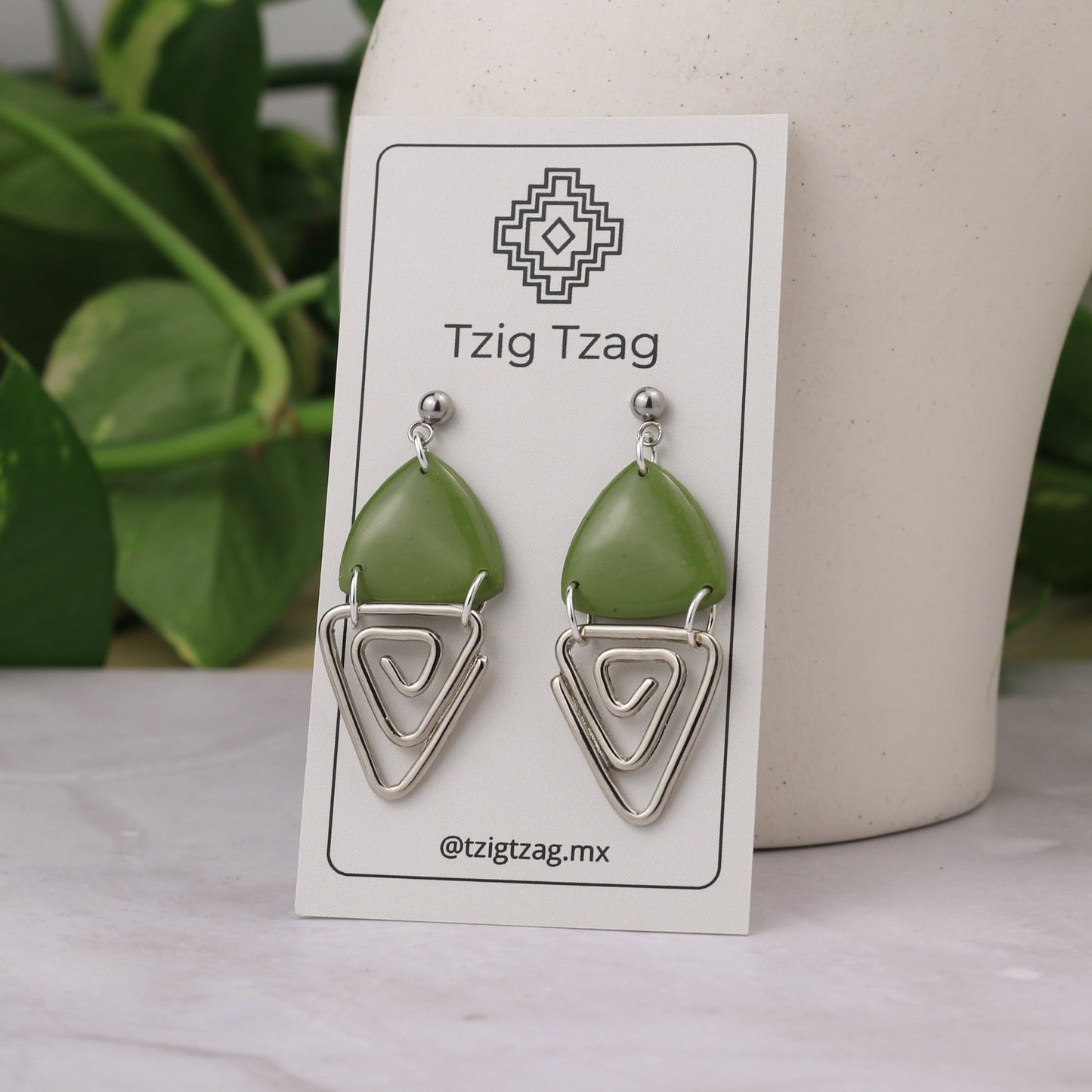 Aretes Jano Plateados - Tzig Tzag Joyería - Color Olivo