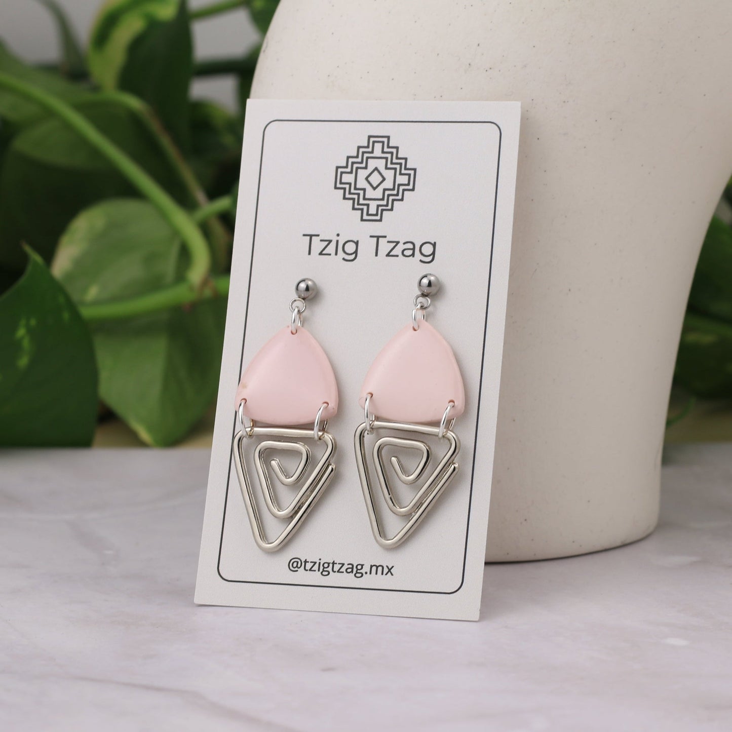 Aretes Jano Plateados - Tzig Tzag Joyería - Color Rosa Claro