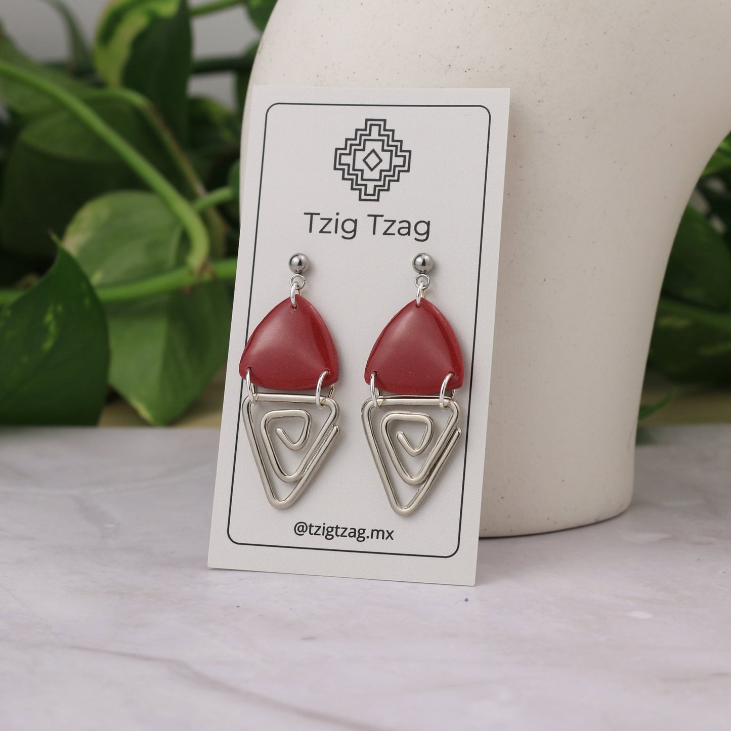 Aretes Jano Plateados - Tzig Tzag Joyería - Color Rojo Rosado