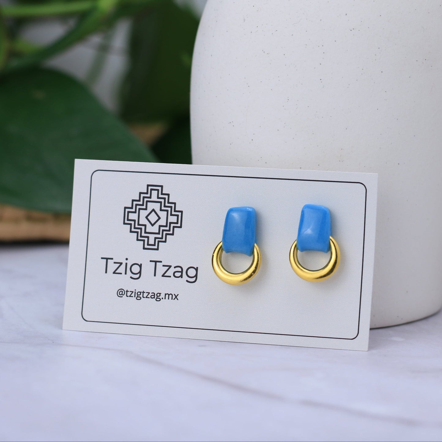 Aretes Soter Dorados - Tzig Tzag Joyería -Color Azul Claro