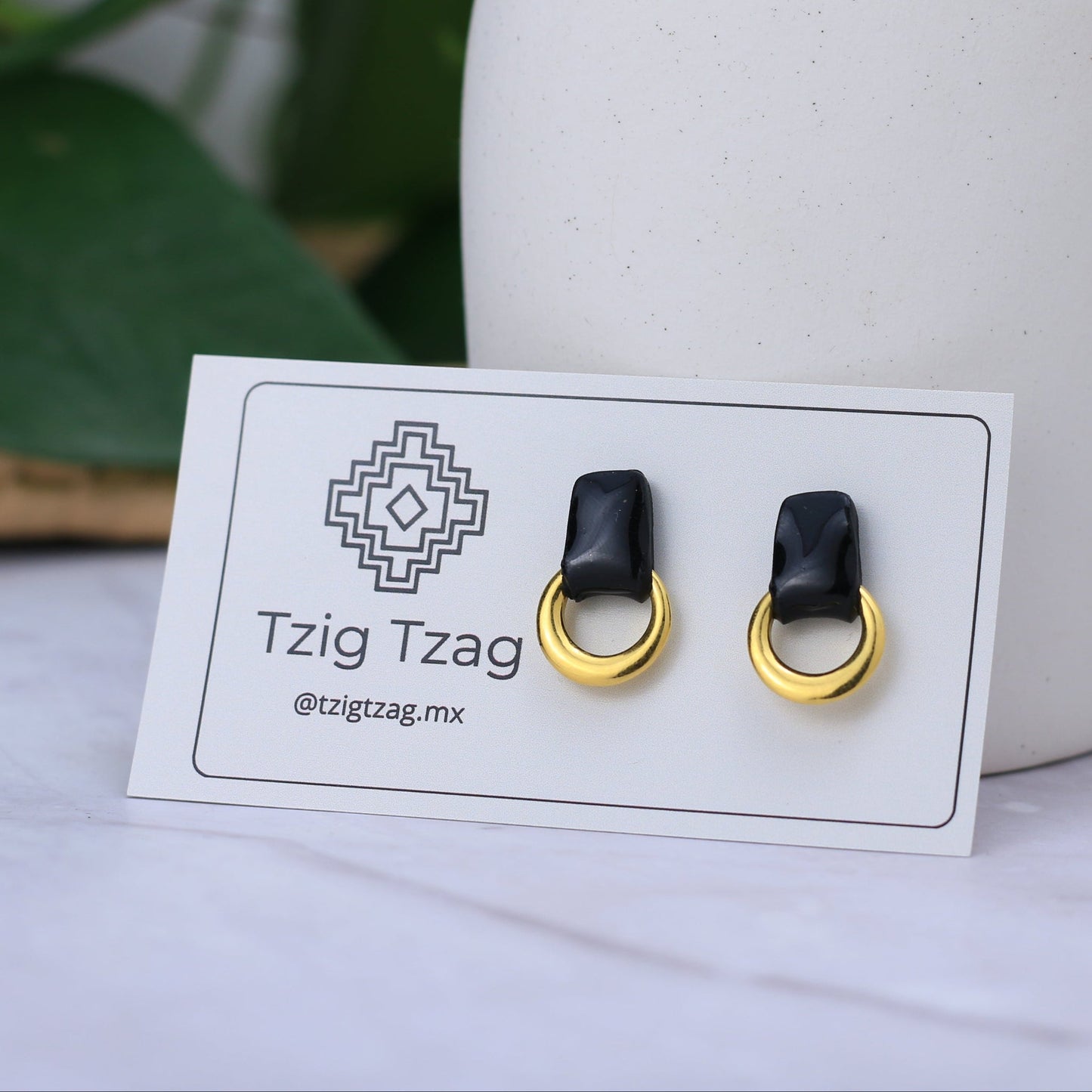 Aretes Soter Dorados - Tzig Tzag Joyería -Color Negro