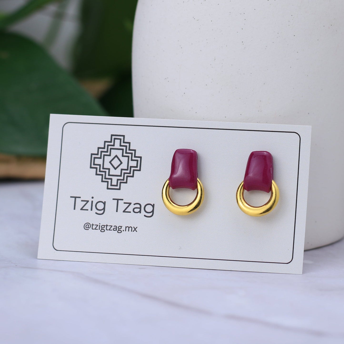 Aretes Soter Dorados - Tzig Tzag Joyería -Color Morado