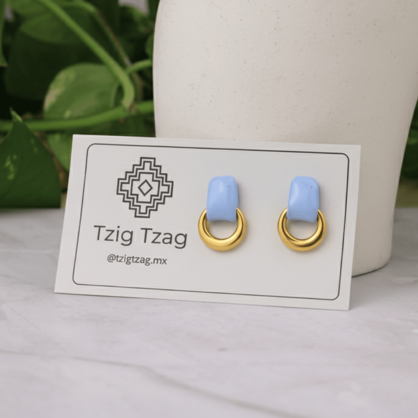 Aretes Soter Dorados - Tzig Tzag Joyería -Color Azul Cielo