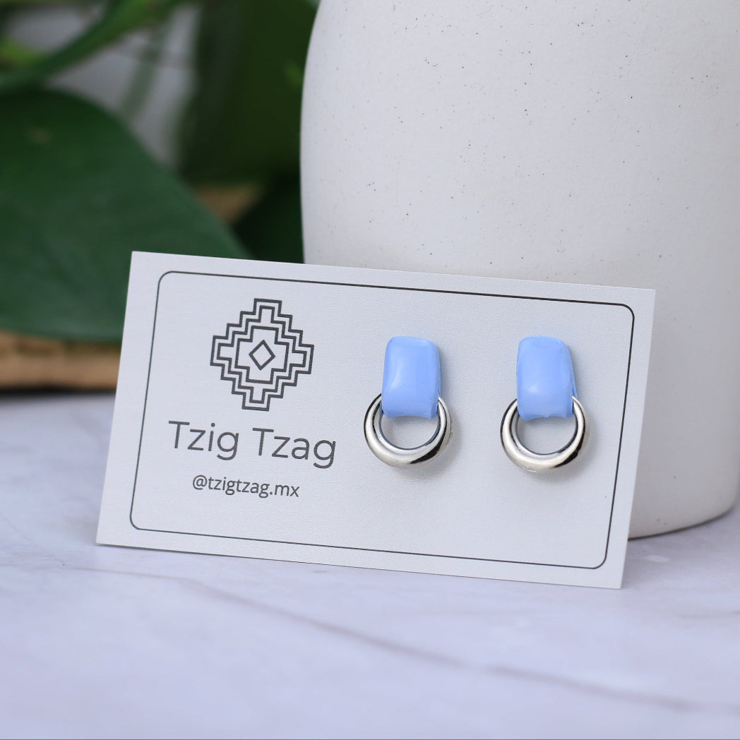 Aretes Soter Plateados - Tzig Tzag Joyería -Color Azul Cielo