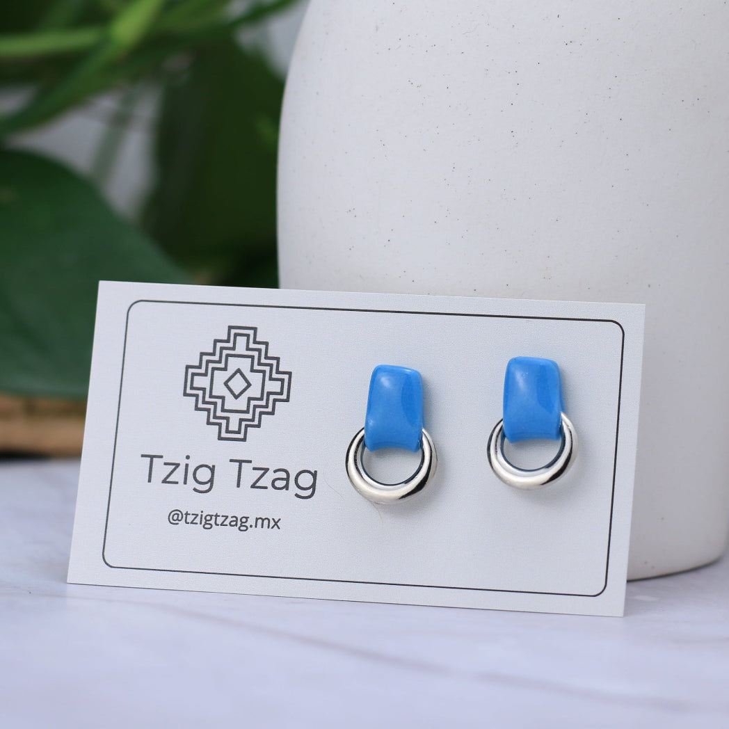 Aretes Soter Plateados - Tzig Tzag Joyería -Color Azul Claro