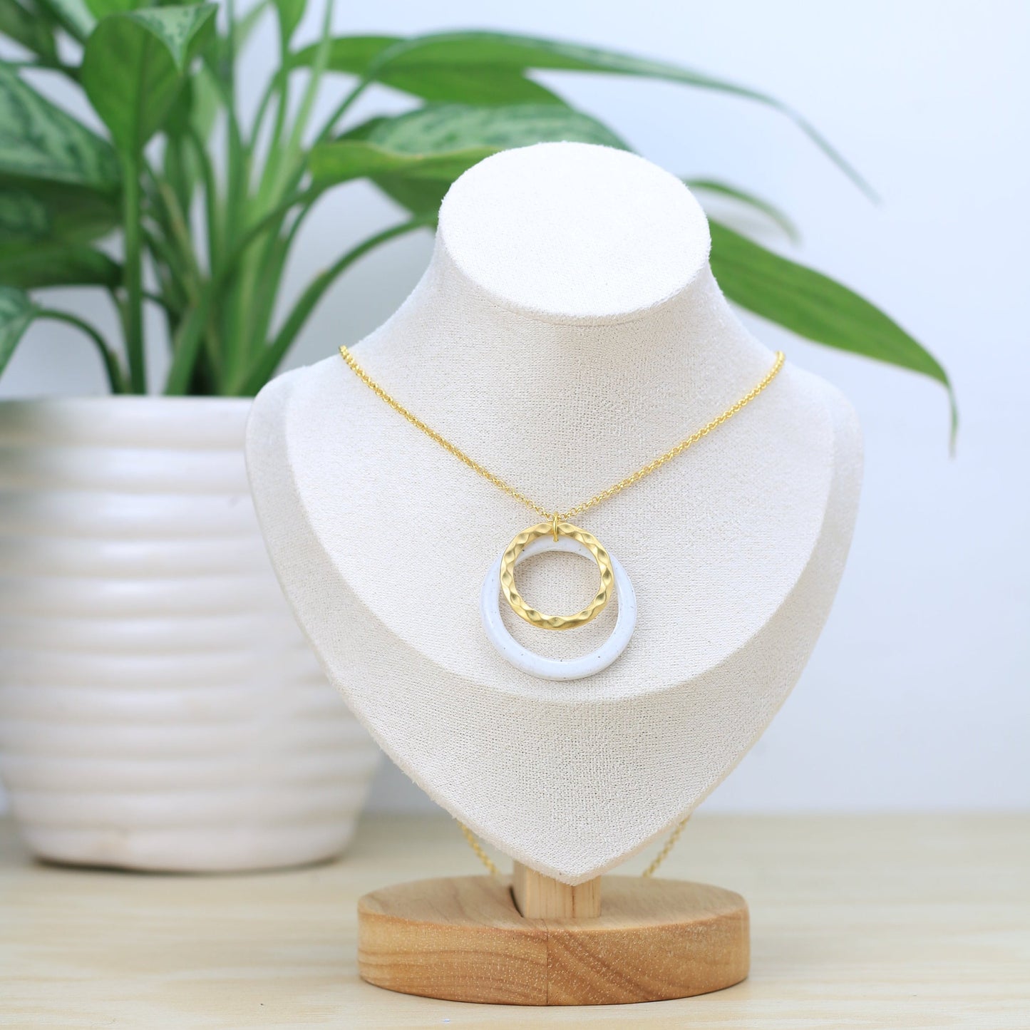 Collar Eclipse - Tzig Tzag Joyería - Color Blanco Granito